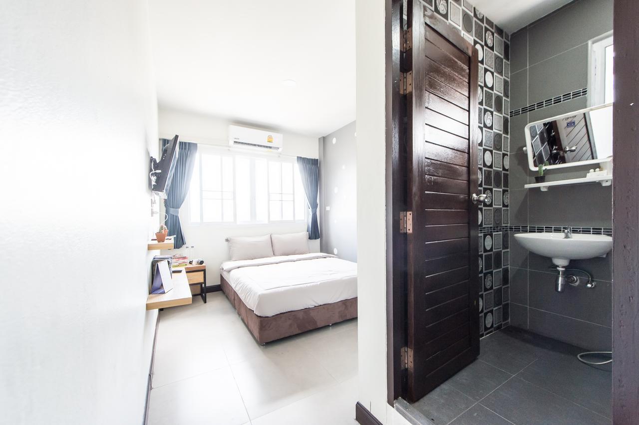 Full Stop. Hostel Chiang Mai Bagian luar foto